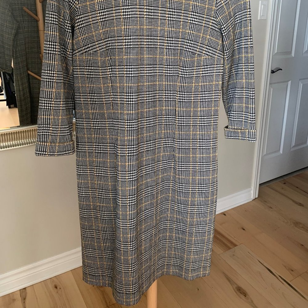 Dress - Picture 2 of 4